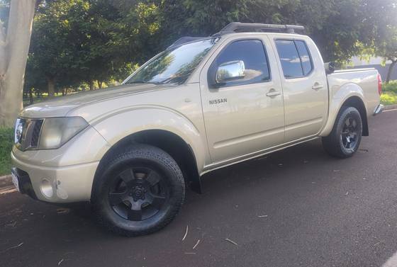 NISSAN FRONTIER 2.5 LE 4X4 CD TURBO ELETRONIC DIESEL 4P AUTOMÁTICO